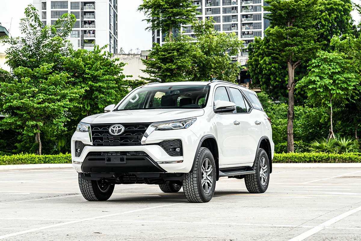 Toyota Fortuner SUV private transfer in Vietnam